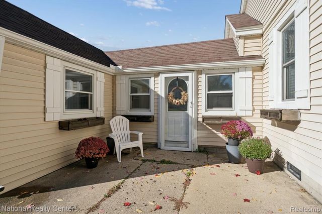 1127 E Commerce Street, Milford, MI 48381