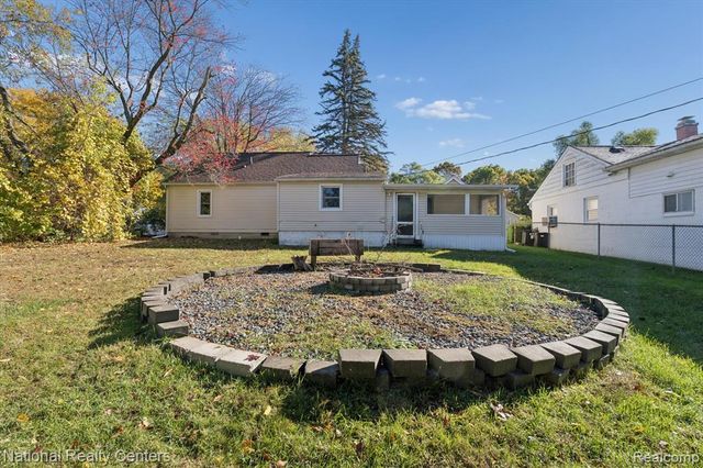 1127 E Commerce Street, Milford, MI 48381