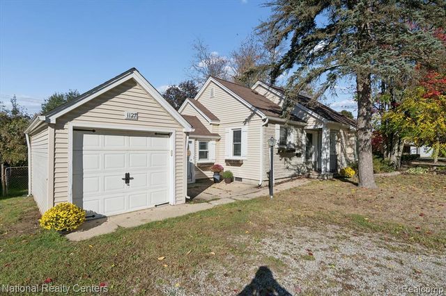 1127 E Commerce Street, Milford, MI 48381