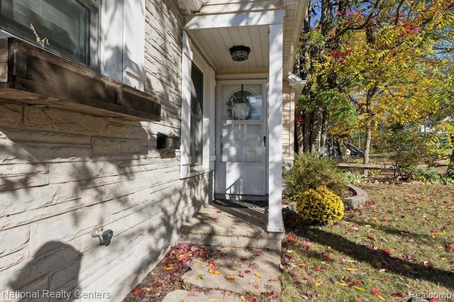 1127 E Commerce Street, Milford, MI 48381