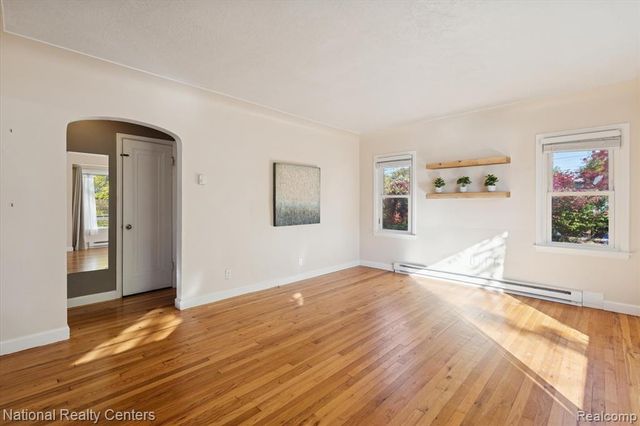 1127 E Commerce Street, Milford, MI 48381