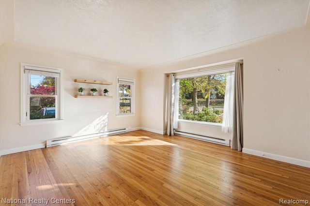 1127 E Commerce Street, Milford, MI 48381