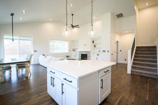 1824 S RIDGETOP Dr, Greenacres, WA 99016