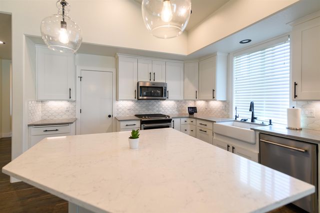 1824 S RIDGETOP Dr, Greenacres, WA 99016