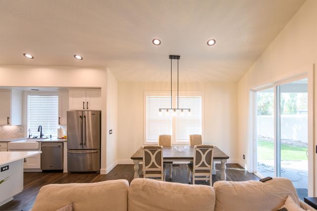 1824 S RIDGETOP Dr, Greenacres, WA 99016