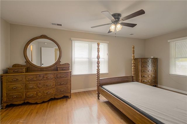 2418 NE PURSELL Road, Gladstone, MO 64118