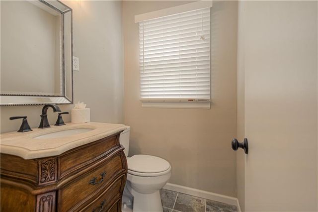 2418 NE PURSELL Road, Gladstone, MO 64118