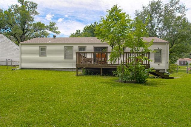 2418 NE PURSELL Road, Gladstone, MO 64118
