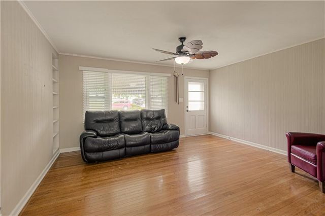 2418 NE PURSELL Road, Gladstone, MO 64118