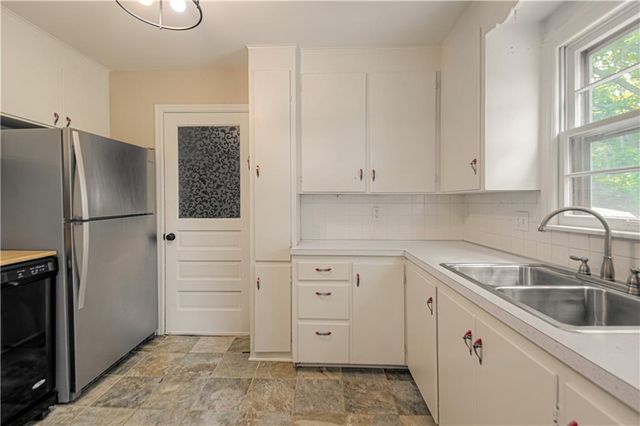 2418 NE PURSELL Road, Gladstone, MO 64118