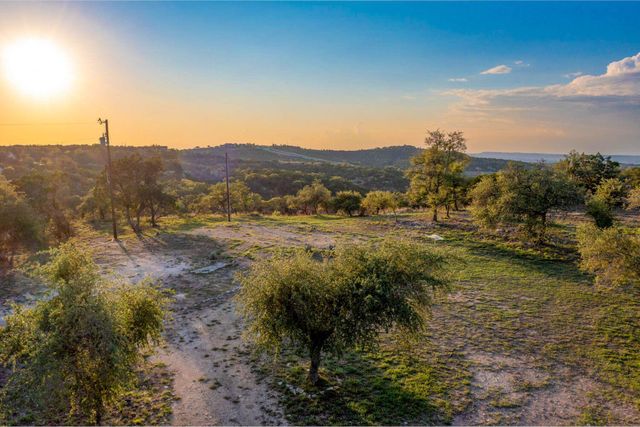 1008 Bell Springs RD, Dripping Springs, TX 78620