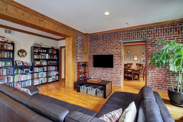 215 W Norma Street 302, Houston, TX 77009