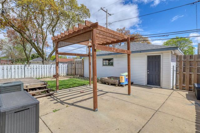 5674 79th STREET, Milwaukee, WI 53218