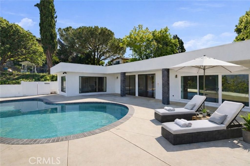 3329 Dona Rosa, Studio City (los Angeles), CA 91604