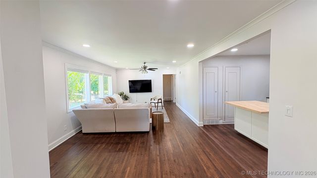 4824 S Owasso Avenue, Tulsa, OK 74105