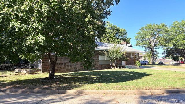 4824 S Owasso Avenue, Tulsa, OK 74105