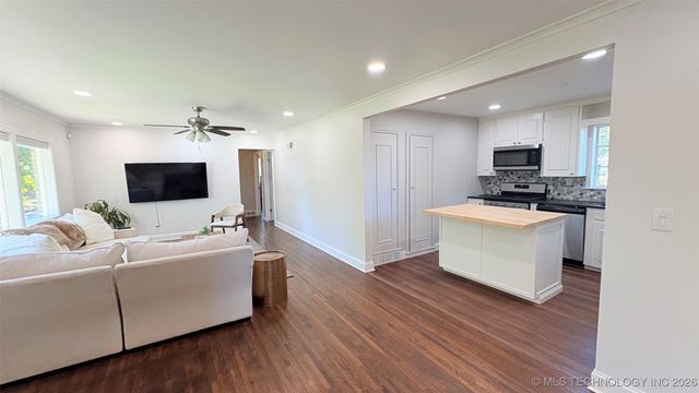 4824 S Owasso Avenue, Tulsa, OK 74105