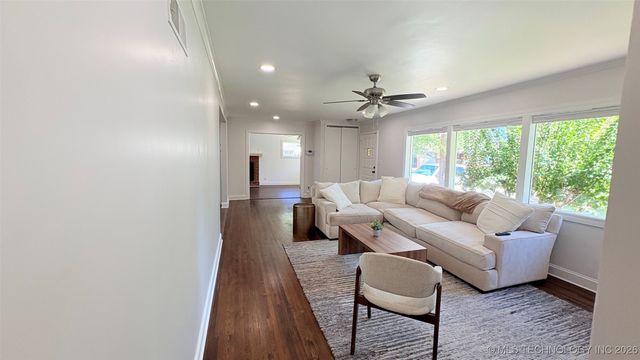 4824 S Owasso Avenue, Tulsa, OK 74105