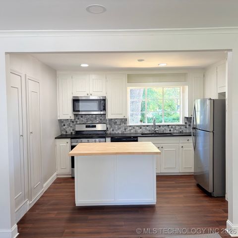 4824 S Owasso Avenue, Tulsa, OK 74105