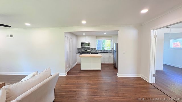 4824 S Owasso Avenue, Tulsa, OK 74105