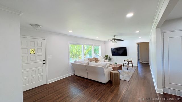 4824 S Owasso Avenue, Tulsa, OK 74105