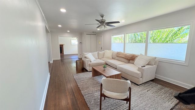 4824 S Owasso Avenue, Tulsa, OK 74105