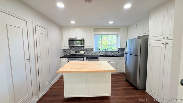 4824 S Owasso Avenue, Tulsa, OK 74105