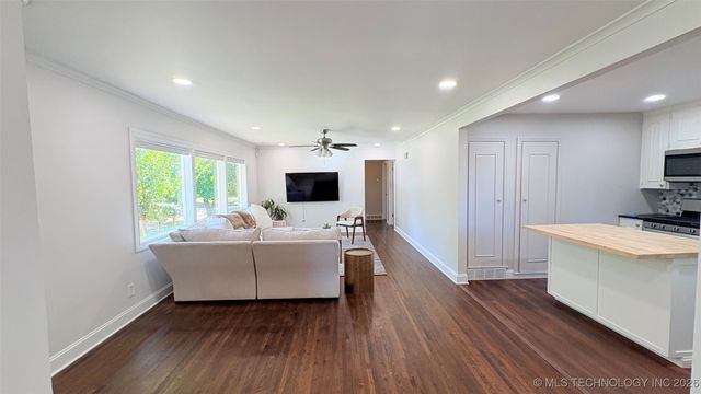 4824 S Owasso Avenue, Tulsa, OK 74105