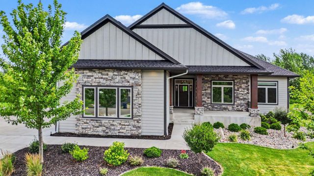 7767 Prairie Grass Pass, Prior Lake, MN 55372