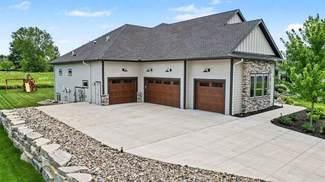 7767 Prairie Grass Pass, Prior Lake, MN 55372