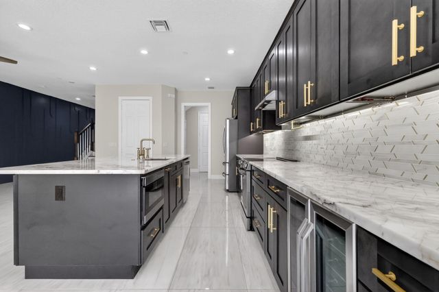 145 Nottingham Place, Boynton Beach, FL 33426