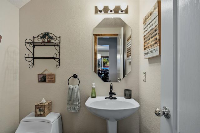 6001 Prairie Wood Court, Arlington, TX 76018