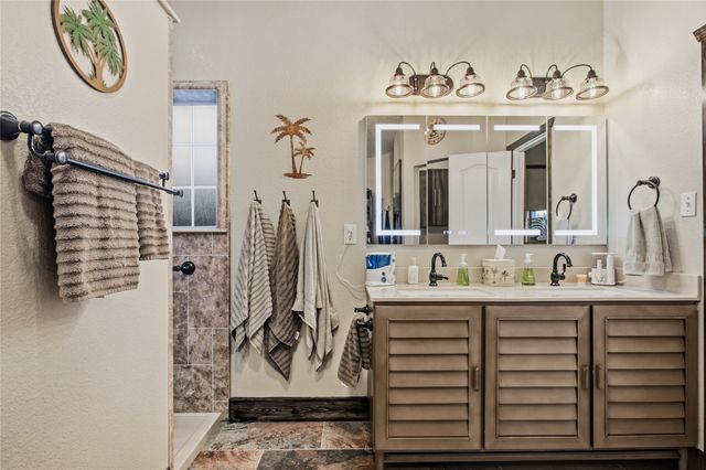 6001 Prairie Wood Court, Arlington, TX 76018