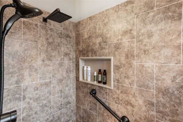 6001 Prairie Wood Court, Arlington, TX 76018