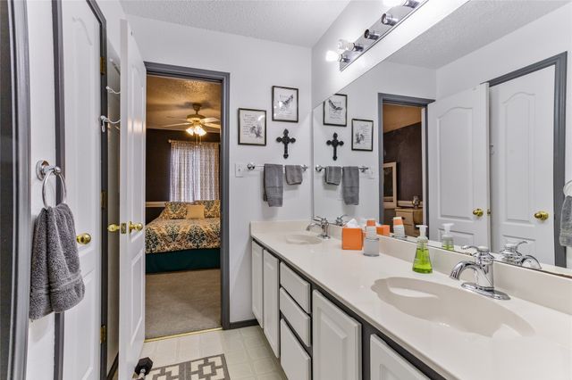 6001 Prairie Wood Court, Arlington, TX 76018