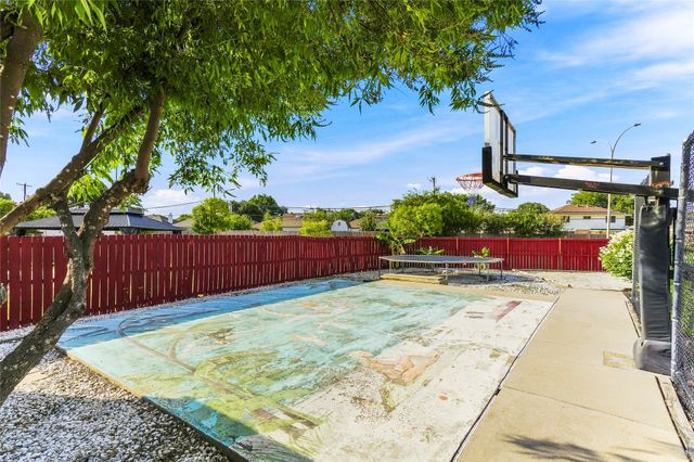 6001 Prairie Wood Court, Arlington, TX 76018