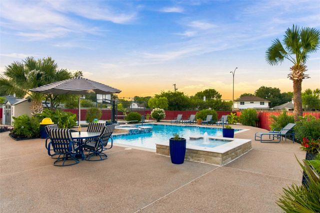 6001 Prairie Wood Court, Arlington, TX 76018