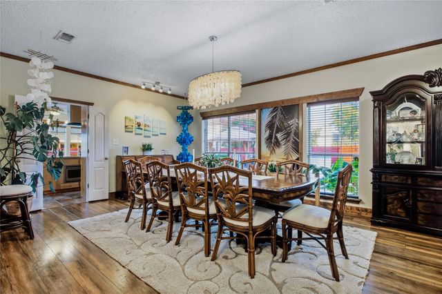 6001 Prairie Wood Court, Arlington, TX 76018