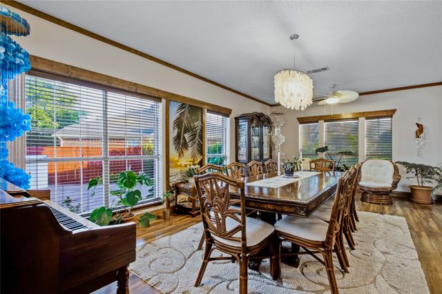 6001 Prairie Wood Court, Arlington, TX 76018