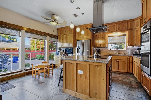 6001 Prairie Wood Court, Arlington, TX 76018