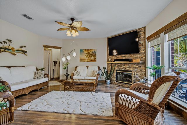 6001 Prairie Wood Court, Arlington, TX 76018