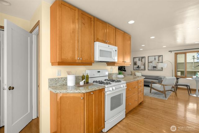 4333 32nd Avenue W, Seattle, WA 98199