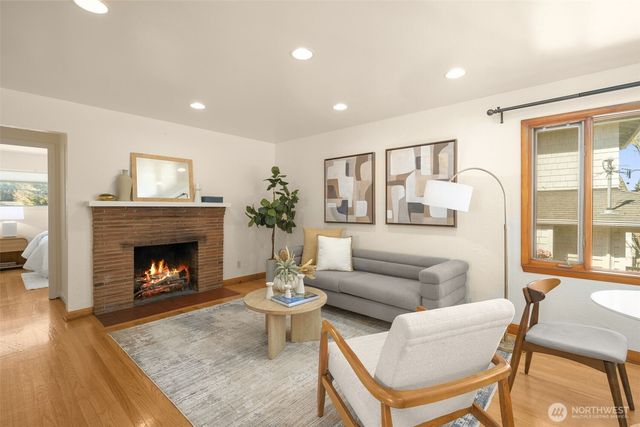 4333 32nd Avenue W, Seattle, WA 98199