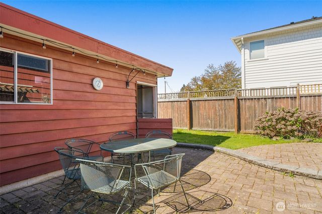 4333 32nd Avenue W, Seattle, WA 98199