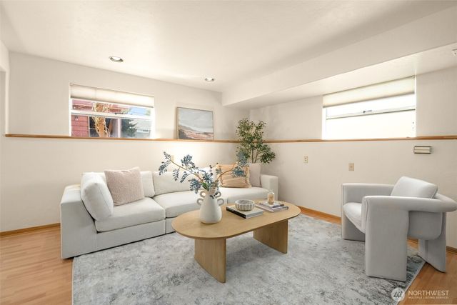 4333 32nd Avenue W, Seattle, WA 98199