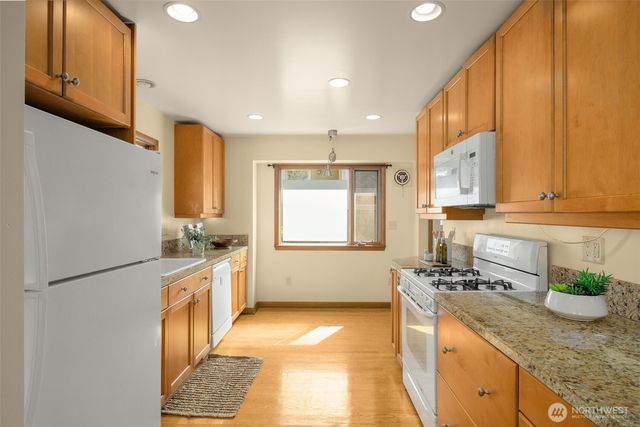 4333 32nd Avenue W, Seattle, WA 98199