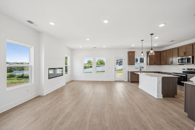 3204 Gravity Dr, Columbia, TN 38401