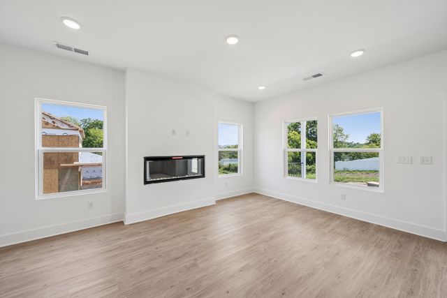 3204 Gravity Dr, Columbia, TN 38401