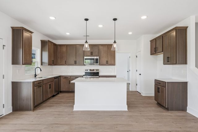 3204 Gravity Dr, Columbia, TN 38401