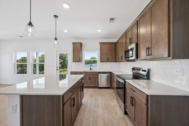 3204 Gravity Dr, Columbia, TN 38401